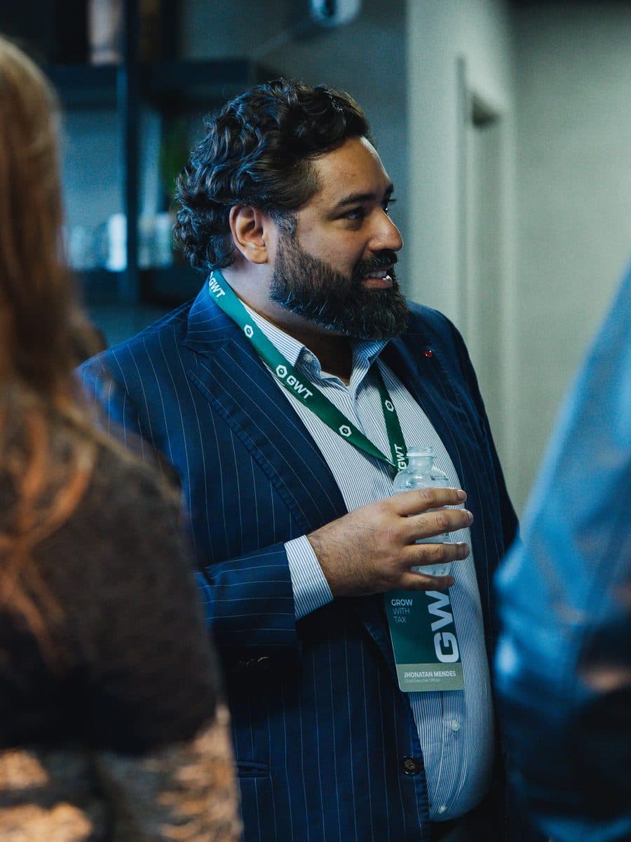 Retrato de Jhonatan Mendes, CEO — Chief Executive Officer da GWT Solution
